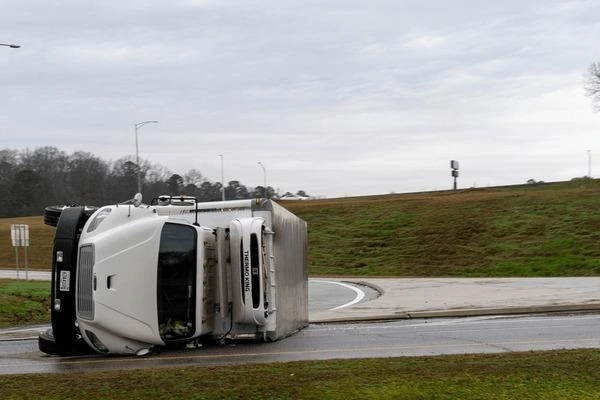 Tips to Navigate a Semi-Truck Accident Claim in New Mexico