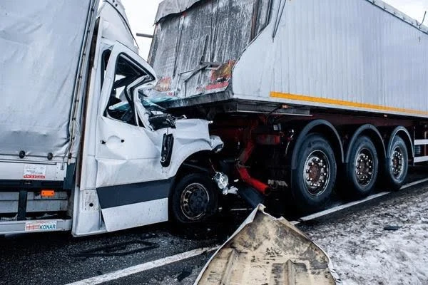 How Negligence on Trucking Jobs Can Cost Lives and Futures